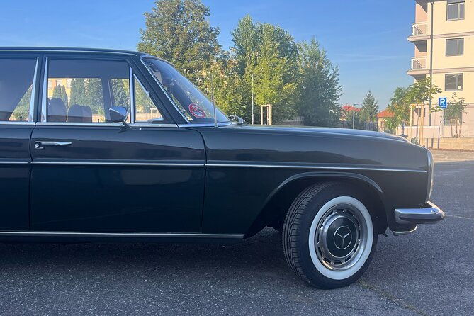 classic-car-express-tour-of-prague