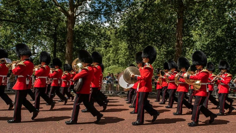 Classic London Tour & Changing The Guards History In Action - Key Points