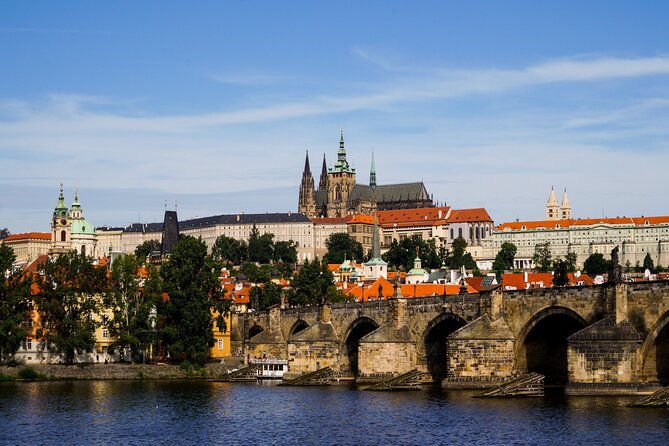 classic-prague-castle-tour-strahov-monastery-castle-district