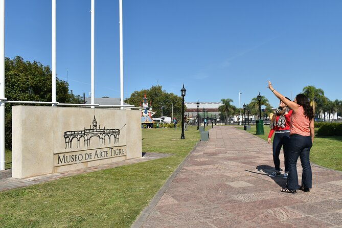 classic-tiger-with-puerto-de-frutos-photo-stop-at-the-art-museum