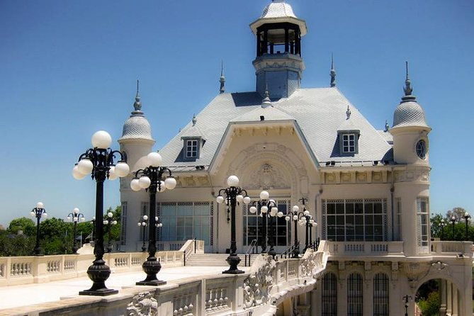 classic-tiger-with-puerto-de-frutos-photo-stop-at-the-art-museum