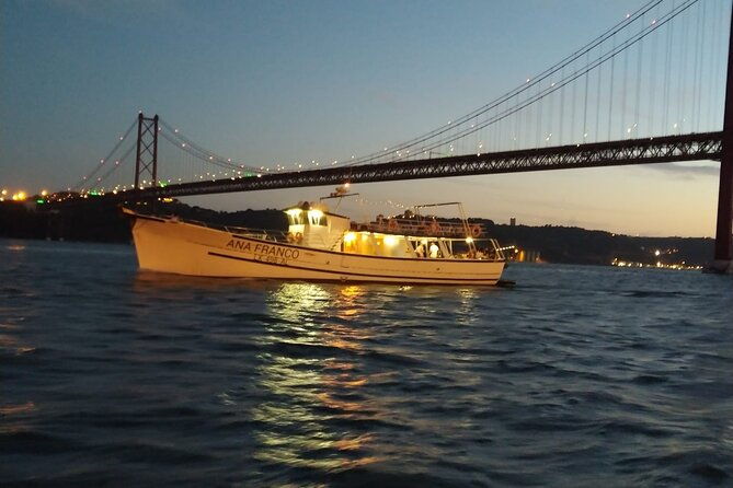 classic-yacht-sunset-group-tour-in-lisbon-with-welcome-drink