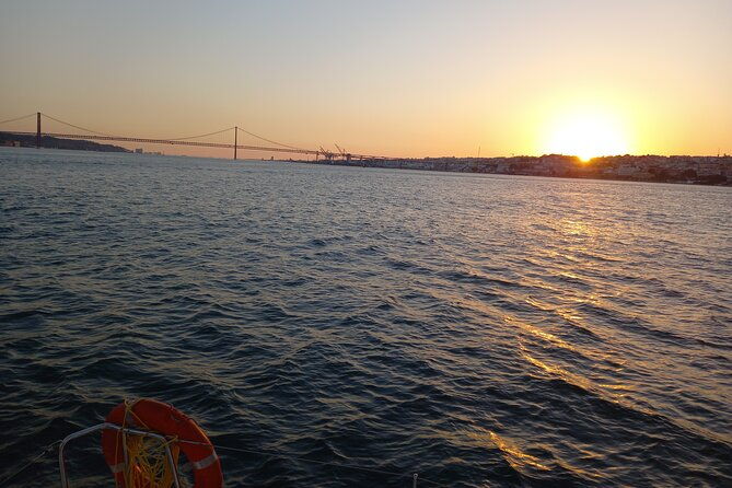 classic-yacht-sunset-group-tour-in-lisbon-with-welcome-drink