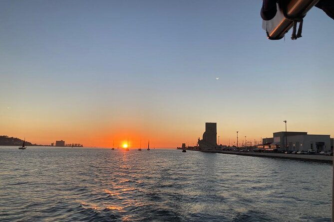 classic-yacht-sunset-group-tour-in-lisbon-with-welcome-drink