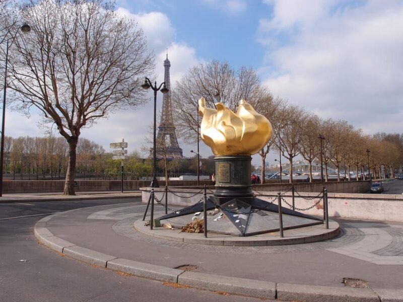 classical-and-monumental-paris-tour-along-the-seine-river