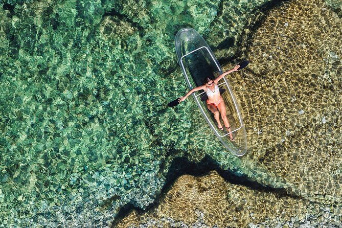 clear-kayak-tour-to-canyon-island-cliffs-small-cave