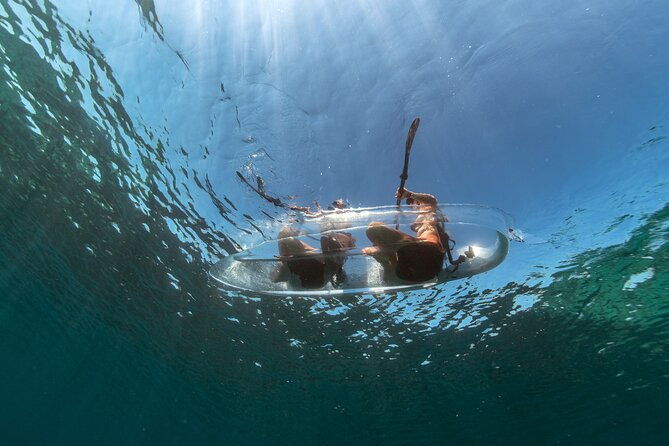 clear-kayak-tour-to-canyon-island-cliffs-small-cave