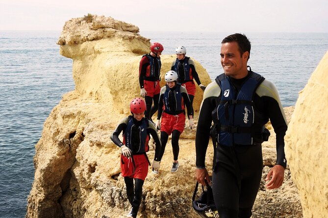 cliff-jumping-tour-coasteering-in-albufeira