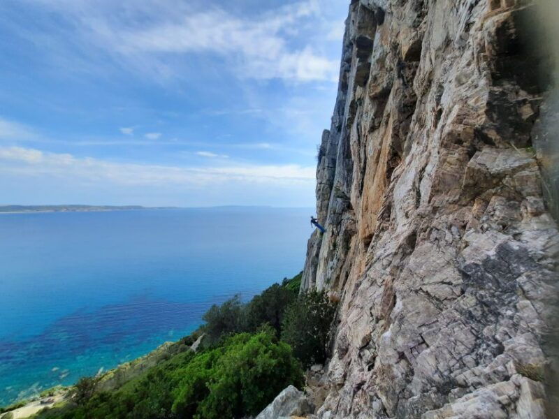 climbing-day-a-climbing-day-on-an-amazing-crag-in-sardinia