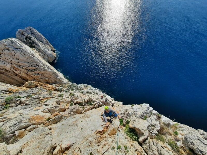 climbing-day-a-climbing-day-on-an-amazing-crag-in-sardinia