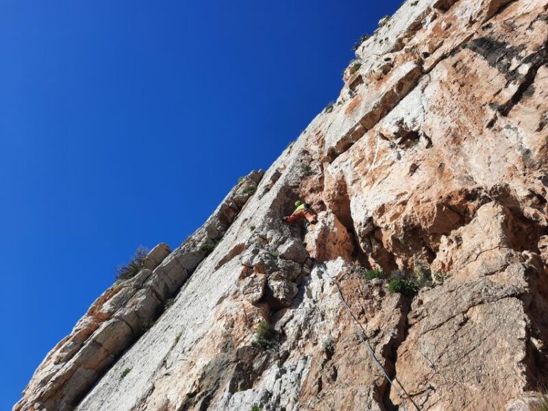 climbing-day-a-climbing-day-on-an-amazing-crag-in-sardinia