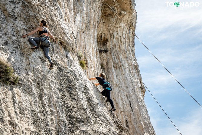 climbing-experience-the-path-of-the-gods