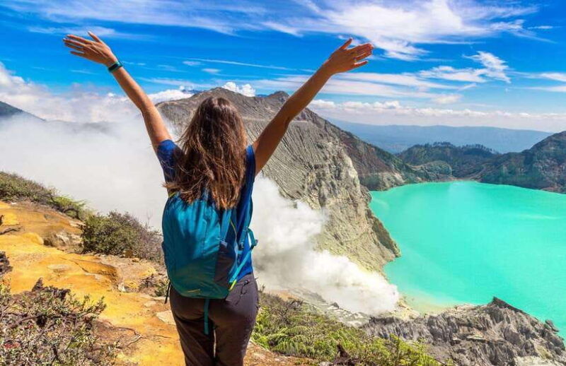 climbing-ijens-peak-witness-the-spectacular-blue-fire