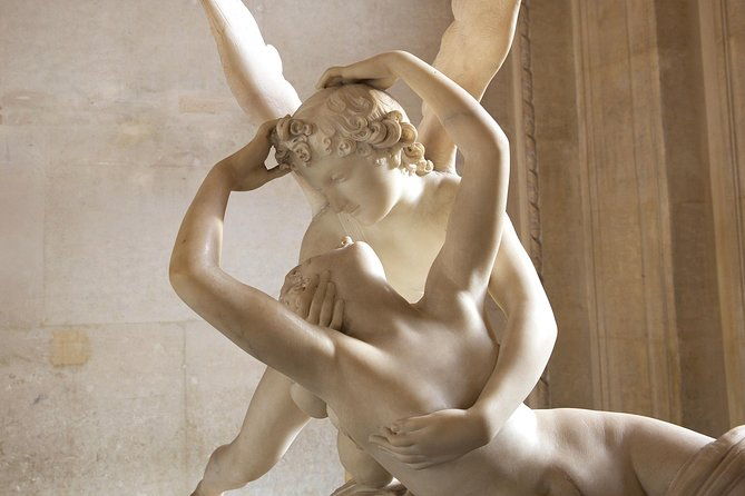 closing-time-at-the-louvre-the-mona-lisa-at-her-most-peaceful