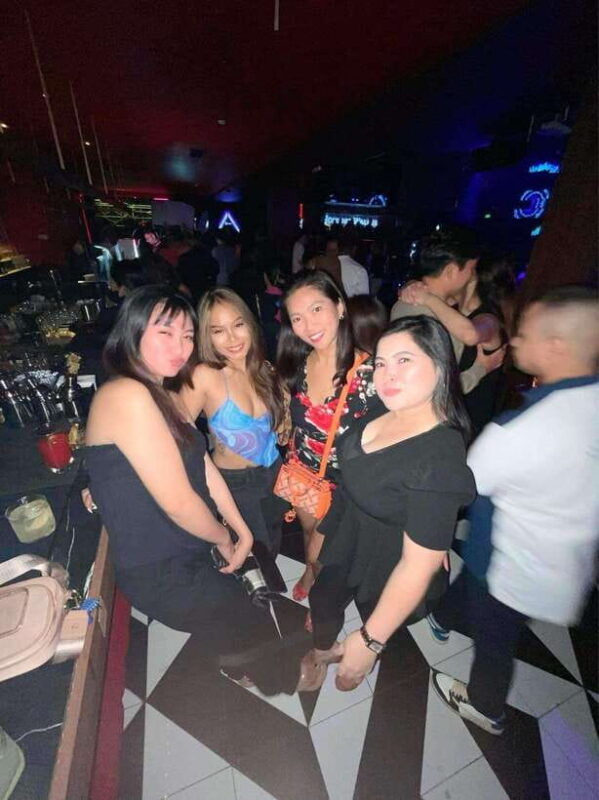 club-crawl-and-party-experience-at-bgc