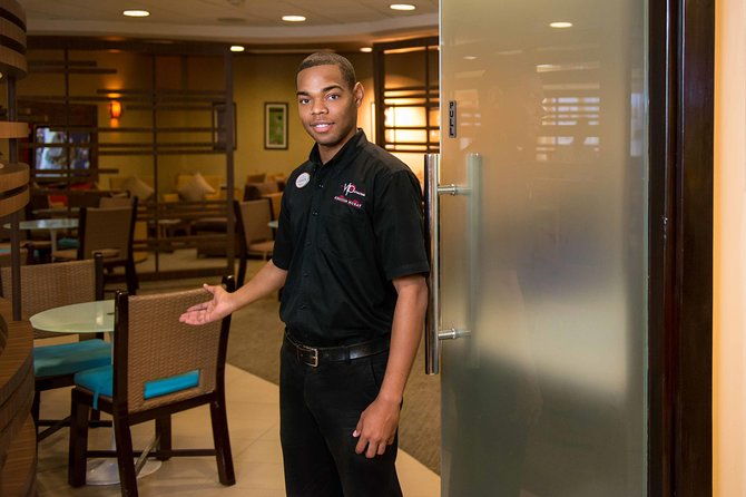 club-mobay-fast-track-lounge-with-private-airport-shuttle