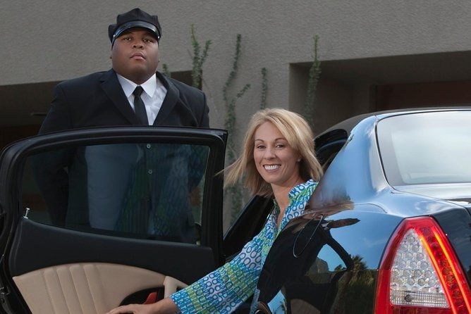 club-mobay-fast-track-lounge-with-private-airport-shuttle