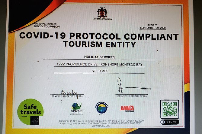 club-mobay-fast-track-lounge-with-private-airport-shuttle