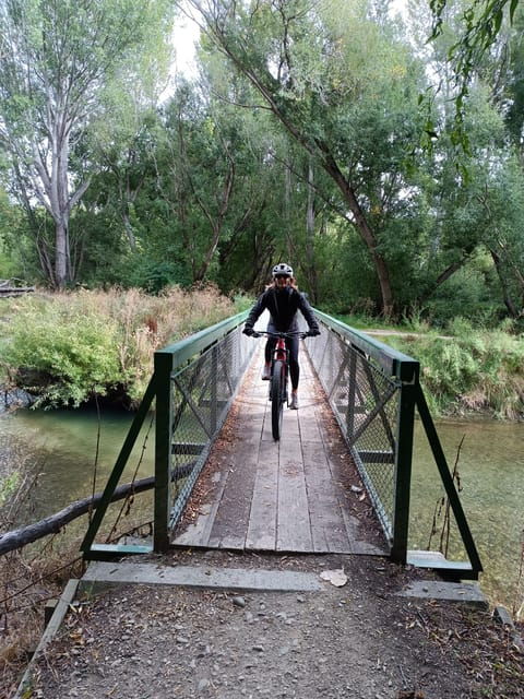 clyde-roxburgh-gorge-trail-bike-ride-with-jet-boat