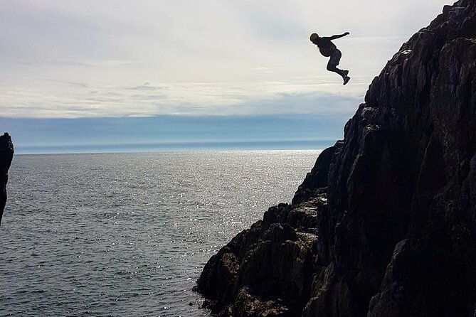 coasteering-cliff-jumping-scrambling-wild-swimming-on-anglesey