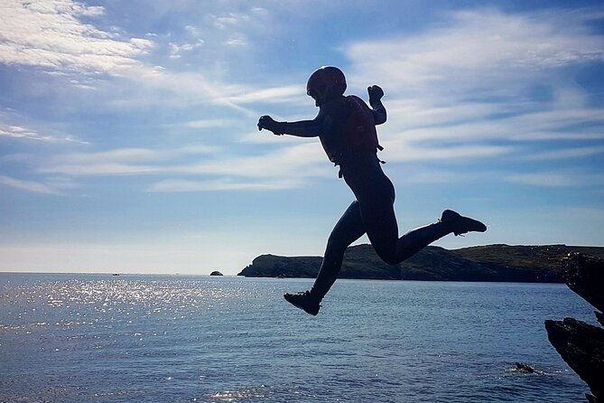coasteering-cliff-jumping-scrambling-wild-swimming-on-anglesey