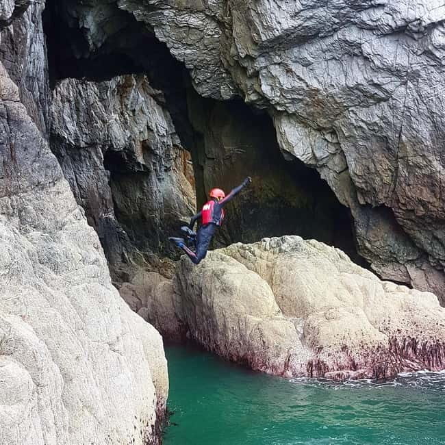 Coasteering on Anglesey, N Wales (cliff jump, climb, swim) - Key Points