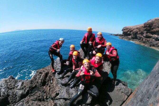coasteering-tour-cliff-jumping-swimming-scrambling