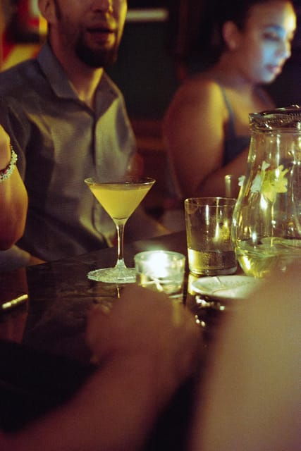 cocktail-bar-hop-with-a-bartender