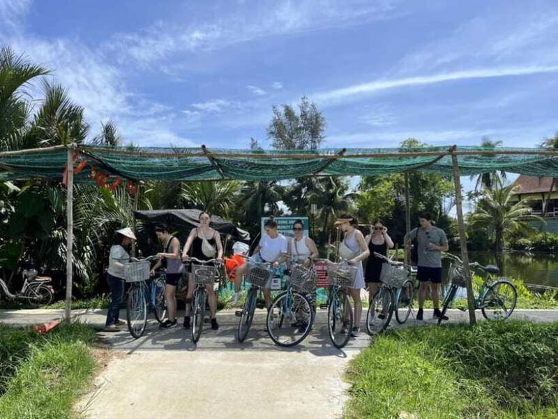 coconut-boat-rowing-in-thanh-dong-village