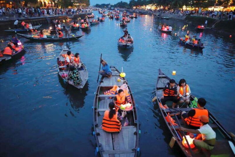 coconut-jungle-hoi-an-city-boat-ride-release-flower-lantern-3