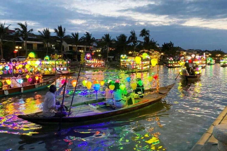 coconut-jungle-hoi-an-city-boat-ride-release-flower-lantern-3