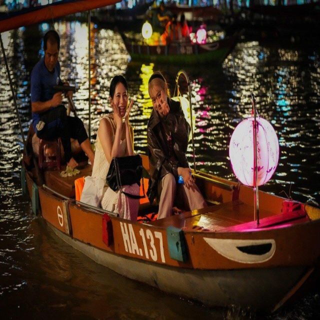 coconut-jungle-hoian-city-tour-boat-ride-drop-flower-lantern