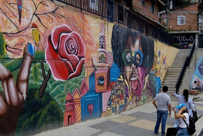 coffee-tour-comuna-13-cable-car