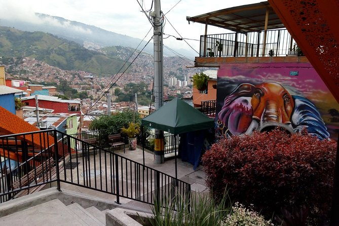 coffee-tour-comuna-13-cable-car
