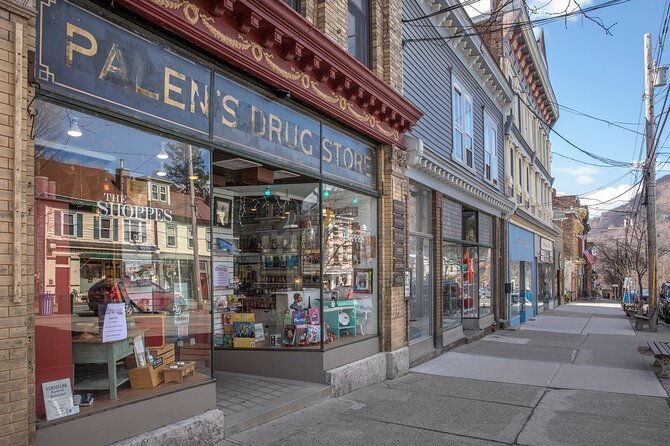 cold-spring-town-and-woodbury-outlets-1-day-tour-from-new-york