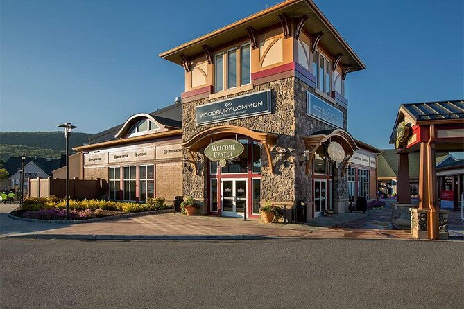 cold-spring-town-and-woodbury-outlets-1-day-tour-from-new-york