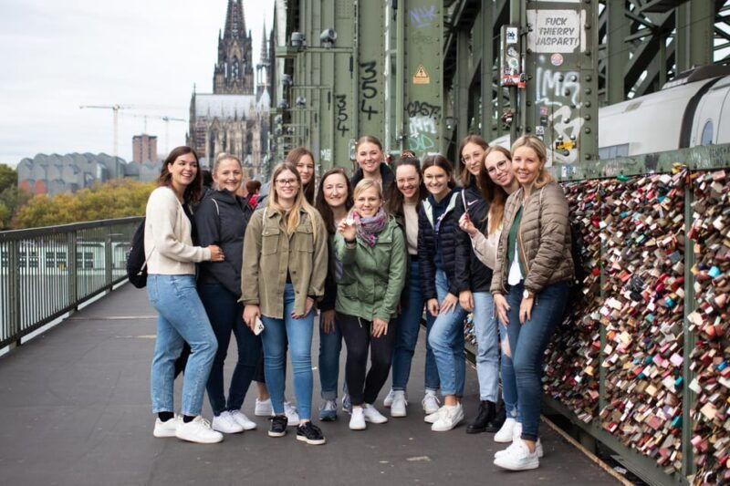 cologne-bachelor-party-tour-in-the-old-town-with-photoshoot