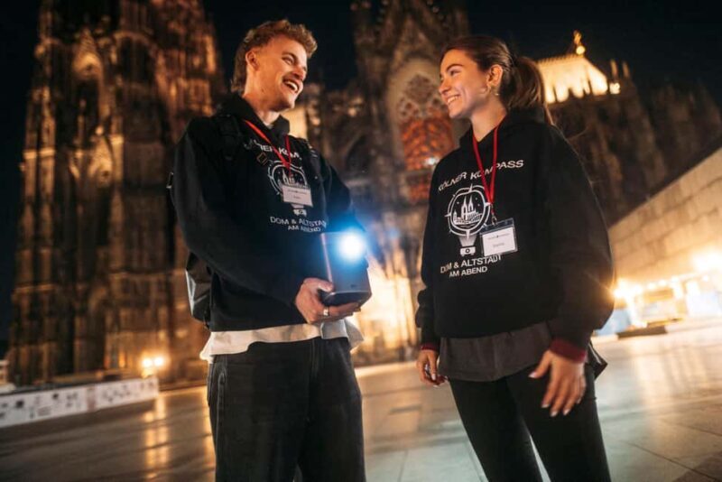 Cologne: Cologne Cathedral & Old Town in the evening  interactive tour with projector - An In-Depth Look at the Cologne Evening Tour Experience