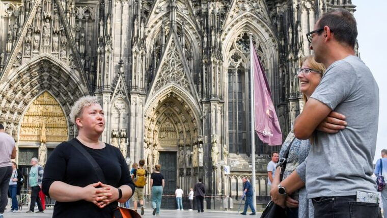 cologne-entertaining-guided-tour-to-old-town-highlights
