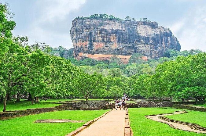 Colombo Airport to Sigiriya Taxi - Who Would Love This Service?