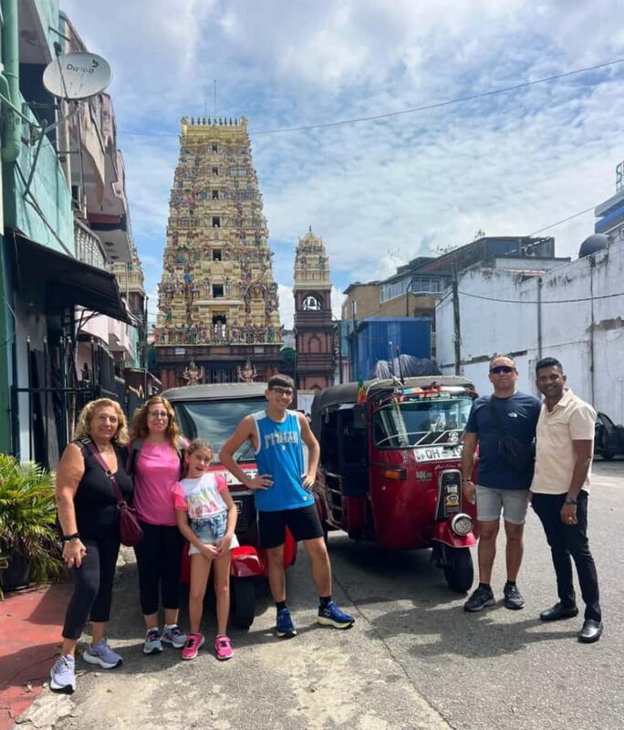 Colombo: Hidden Architecture and Street Art Tuk-Tuk Tour - Key Points