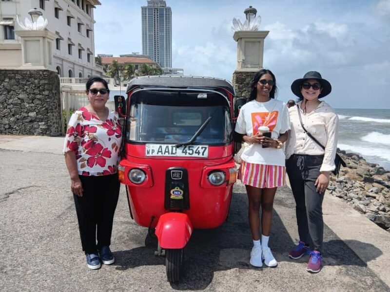 Colombo: Highlights City Tour by Tuk-Tuk with Private Guide - Exploring the Colombo Highlights Tour