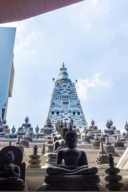 Colombo: private city tour from Negombo with hotel transfers - Cultural and Political Landmarks