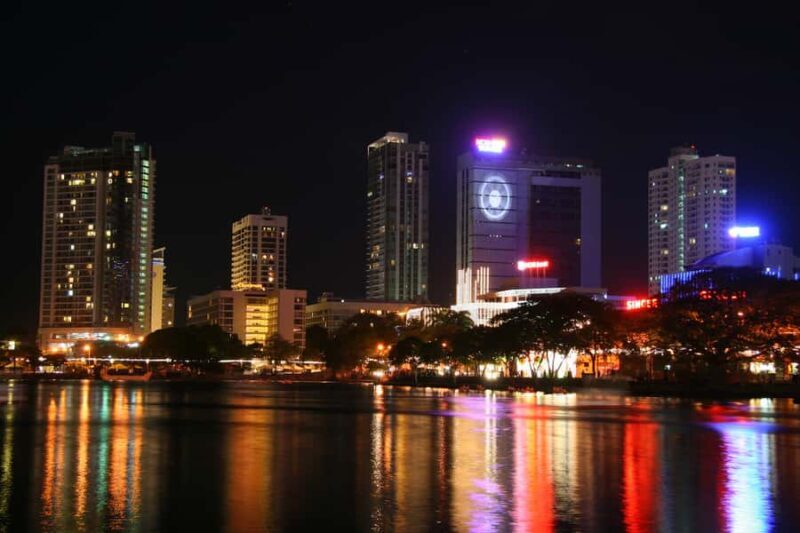 Colombo: Private Walking Tour with a Local - Key Points