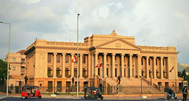 colombo-sightseeing-tour-beach-and-kelaniya-temple-day
