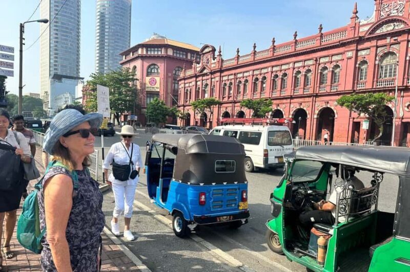 Colombo Stories & Street Life: Markets, Temples & City - Key Points