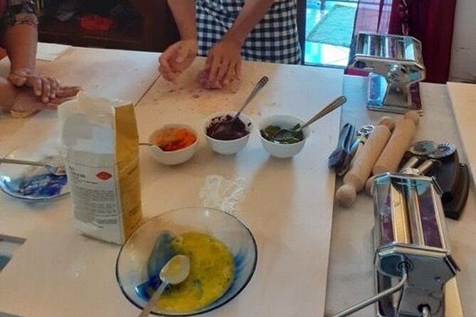 colorful-pasta-workshop-in-bologna-with-meal