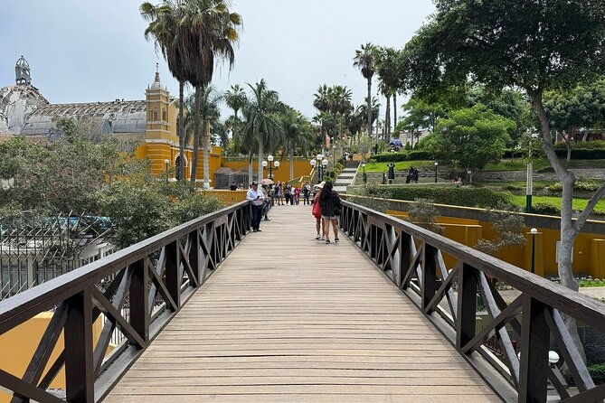 colors-of-barranco-callao-port-including-real-felipe-fortress