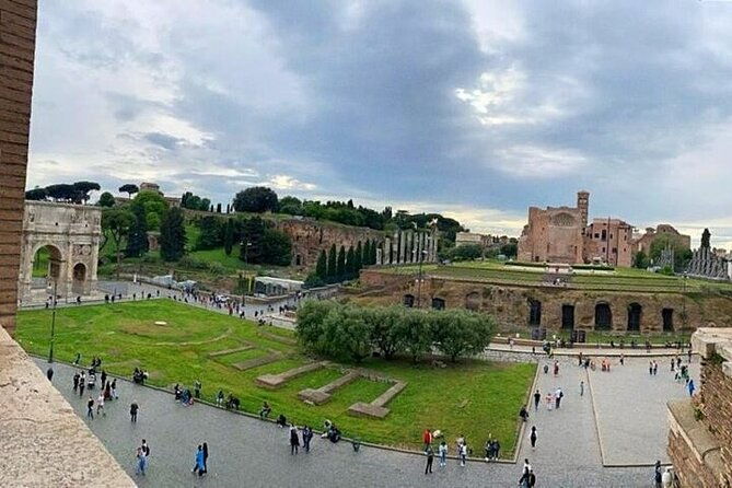 colosseum-ancient-rome-access-with-a-host-2