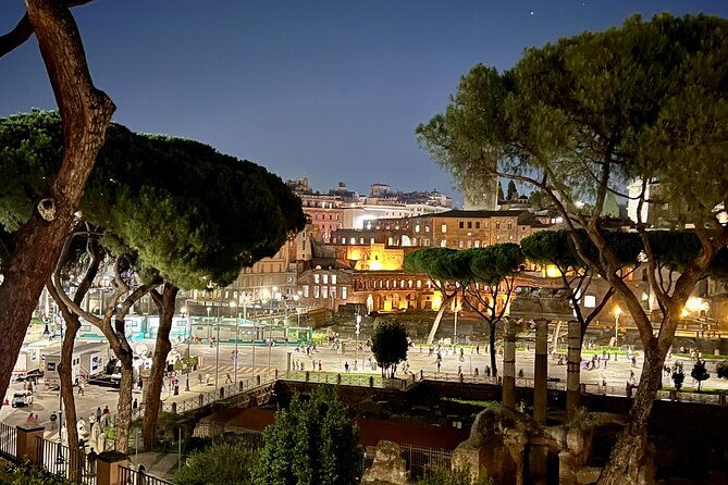 colosseum-and-roman-forum-sightseeing-area-night-walking-tour